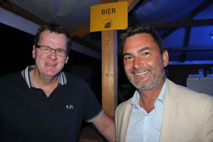 In Partystimmung waren auch Bürgermeister Markus Lakounigg (rechts) und der Erste Vizebürgermeister Peter Wedenig.