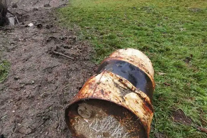 Ein Stahlfass rollte mit der Mure ab.