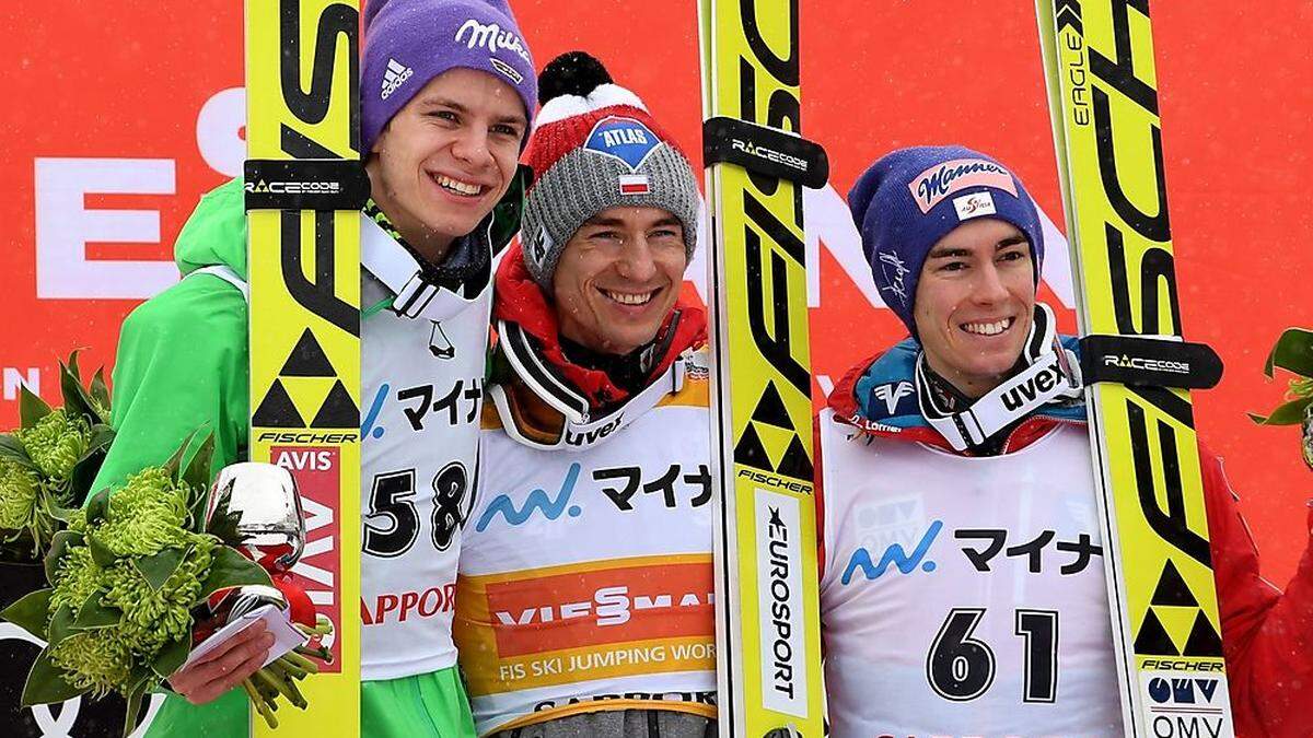 Das Siegertrio von links nach rechts: Andreas Wellinger, Kamil Stoch und Stefan Kraft