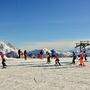 Skifahrer genießen noch die guten Pisten auf dem Nassfeld