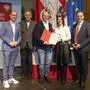 Walter Frey hat die Auszeichnung im Beisein von den Landesräten Mario Gerber und Astrid Mair sowie AK-Chef Erwin Zangerl und David Narr von der Wirtschaftskammer entgegengenommen