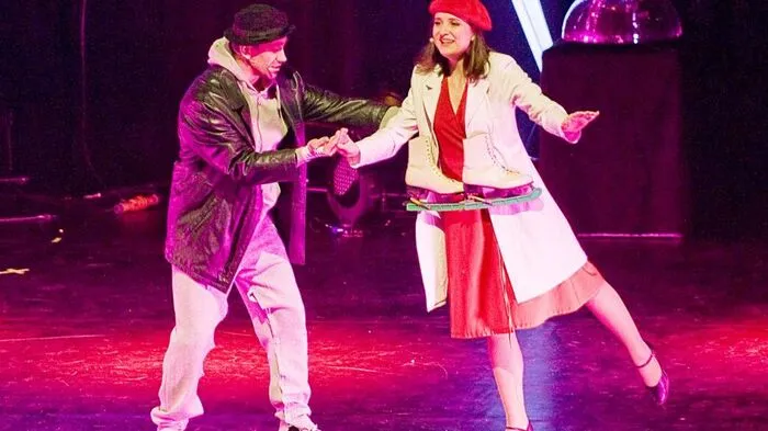 In der "Nacht der Musicals" verschmolzen die bekanntesten und beliebtesten Lieder aus den erfolgreichsten Musicalproduktionen der Welt zu einem fesselnden und vielseitigen Bühnenfeuerwerk.