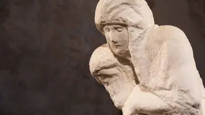Maria und der tote Jesus. Die 
unvollendete „Pietà Rondanini“ 
von 1564 ist das letzte Werk, das der hochbetagte Michelangelo schuf