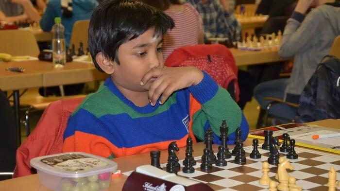 Rauchende Köpfe am Brett: Der jüngste Teilnehmer ist Bharanth Subramaniyam (9) aus Indien. Als Siebenjähriger holte er U8-Weltmeister-titel