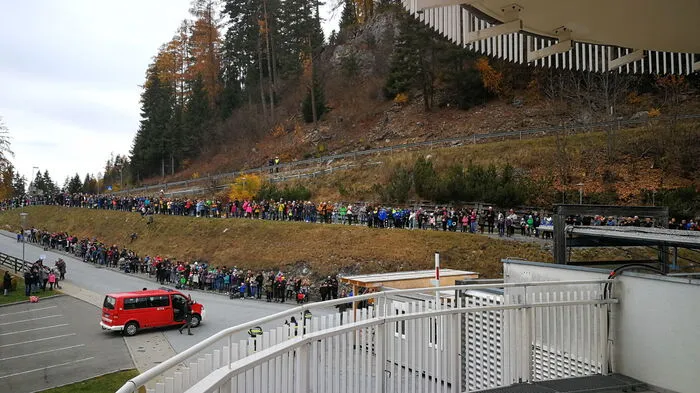Am 6. November um 14 Uhr trafen sich Gegner der geplanten Kinderambulanz auf dem Parkplatz vor dem LKH Murtal auf der Stolzalpe, Haus 1.