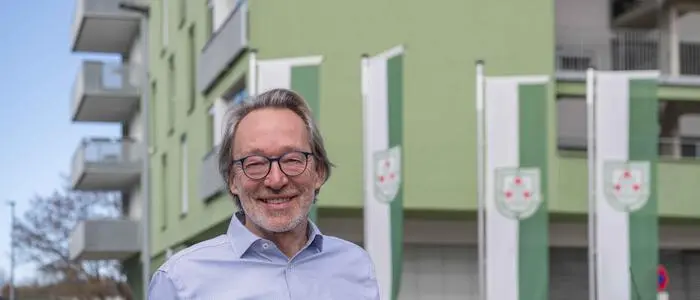 Ex-Bürgermeister Jakob Frey vor dem Gemeindeamt in Hart bei Graz