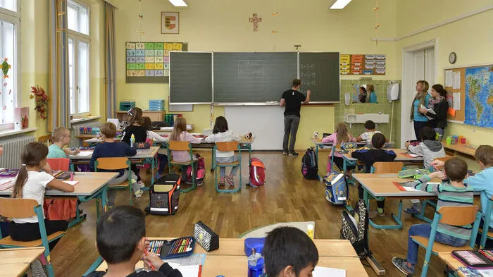An der Khevenhüllerschule werden in einer Klasse bis zu zwölf Sprachen gesprochen