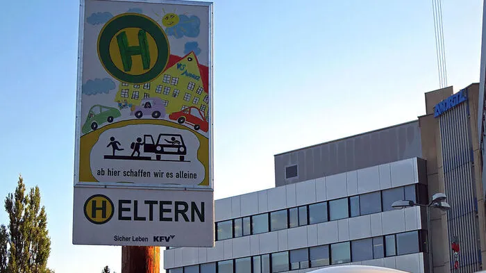 "Elternhaltestelle" in der Stattegger Straße