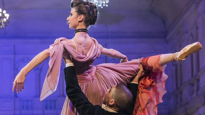Ballettdirektor Jörg Weinöhl hat mit seinem Ensemble eine Darbietung aus "Die Puppenfee" bzw. "Der Nussknacker" für die Ballnacht vorbereitet.