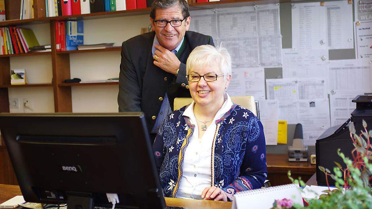 Direktorin Anna Lechner und Poly-Klassenvorstand Johann Hölblinger