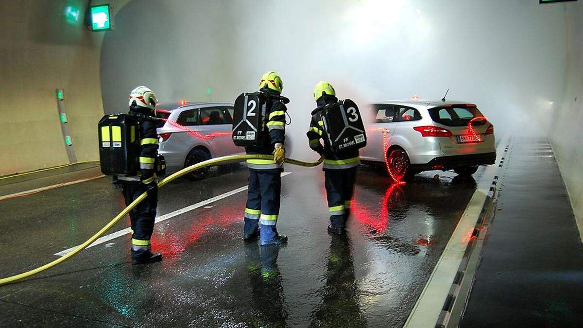 150 Einsatzkräfte probten bei einer Übung im Gleinalmtunnel den Ernstfall