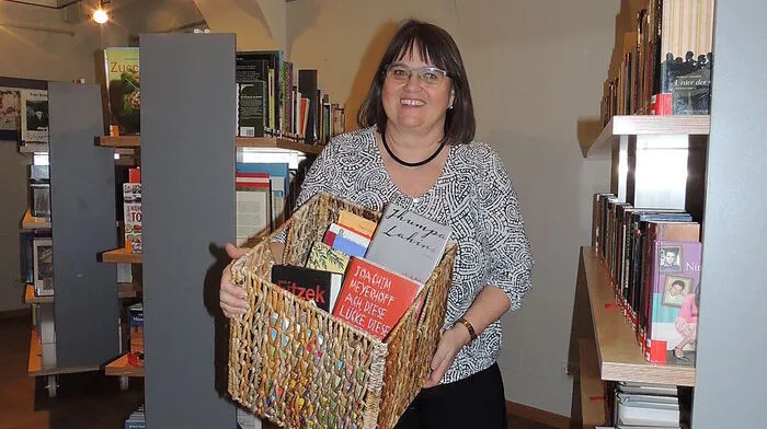 Gabriele Bichler hat genügend Nachschub für die Bücherbox, über Buchspenden freut sie sich aber immer