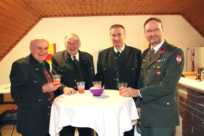 Klicken Sie sich durch die Bilder des Ballabends!
