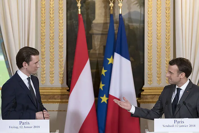 Macron bekräftigte seine Forderung nach einer "europäischen Neugründung" in Richtung eines "demokratischen, geeinteren und souveränen Europas". Gemeinsamkeiten mit Österreich sieht er in den Bereichen Soziales, Steuern und Umwelt.