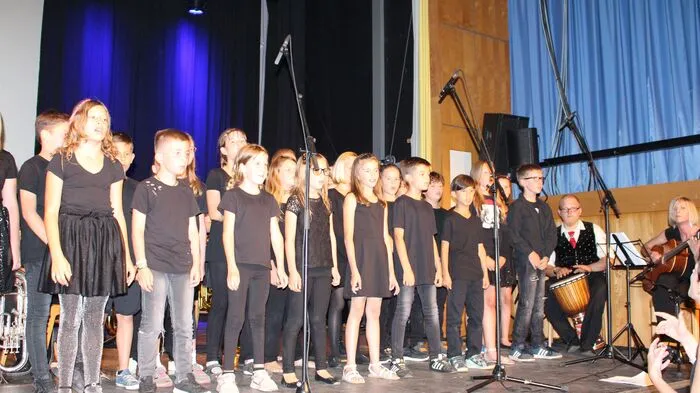 Die Jauntaler Trachtenkapelle Loibach lud gemeinsam mit dem Kinderchor der Volksschule Bleiburg zum gemeinsamen Konzert "Kleine Helden" ins Grenzlandheim Bleiburg.