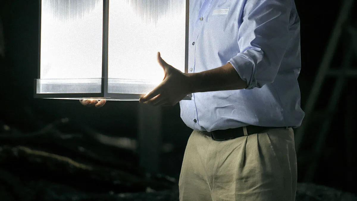 Klaus Florian Vogt und ein Walhall-Modell: Szene aus "Die Walküre"