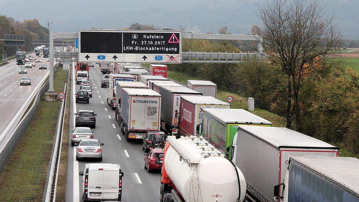 Auf den Transitstrecken wird Stau erwartet