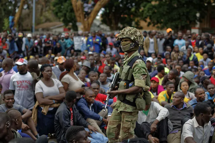 In der Hauptstadt Harare gingen am Samstag Zehntausende Menschen auf die Straße, um die Entmachtung von Präsident Robert Mugabe zu unterstützen.