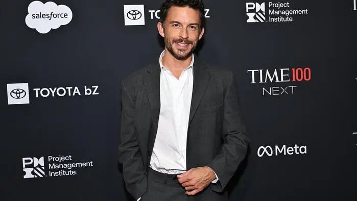 Der britische Schauspieler Jonathan Bailey ist für die US-Zeitschrift „People“ der „Sexiest Man Alive“ des Jahres 2025 