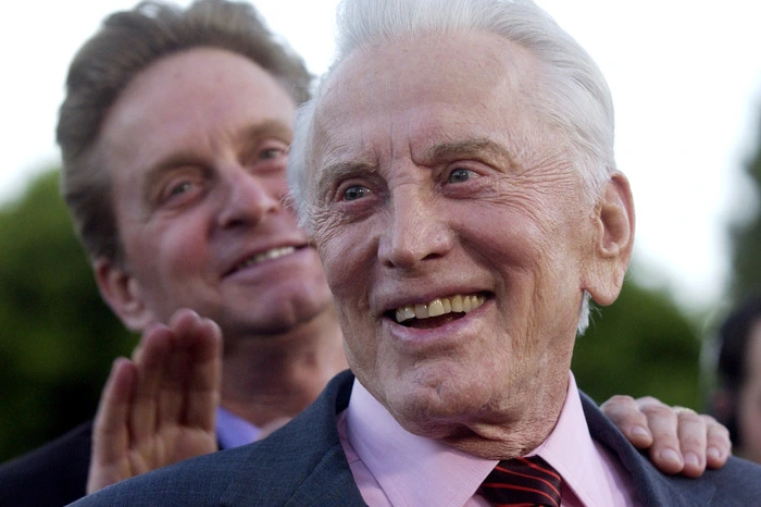 Innige Liebe: Sein Vater ist die letzte lebende Hollywood-Legende Kirk Douglas