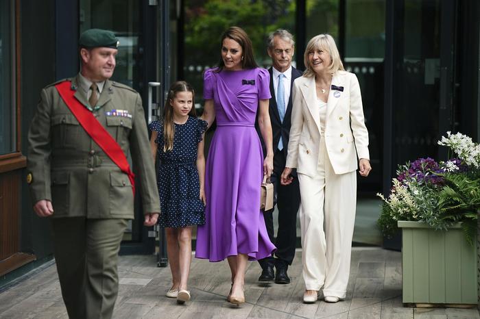 Prinzessin Kate kam mit Tochter Charlotte