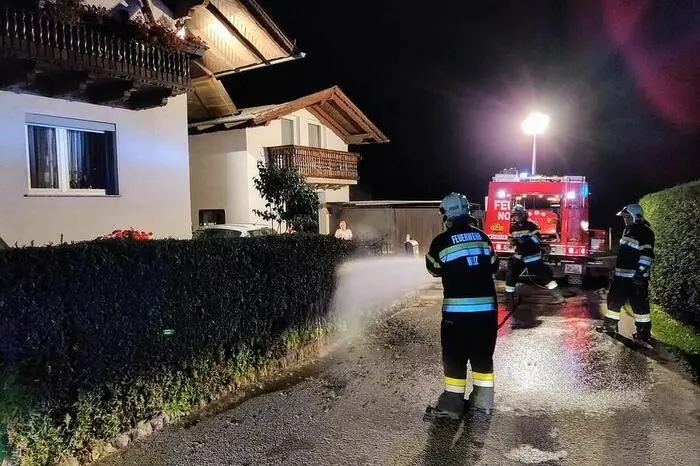 Anschließend wurde der Brandherd noch mittels Wärmebildkamera auf etwaige verbliebene Glutnester kontrolliert.