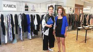 Birgit Rampula und Katharina Amenitsch verkaufen Mode im Pop-Up-Store in Spittal