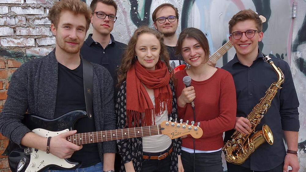 Die Band: Johannes Guntschnig, Stefan Ertl, Elisabeth Seitinger, Maximilian Bacher, Theresa Ansperger, Daniel Steiner