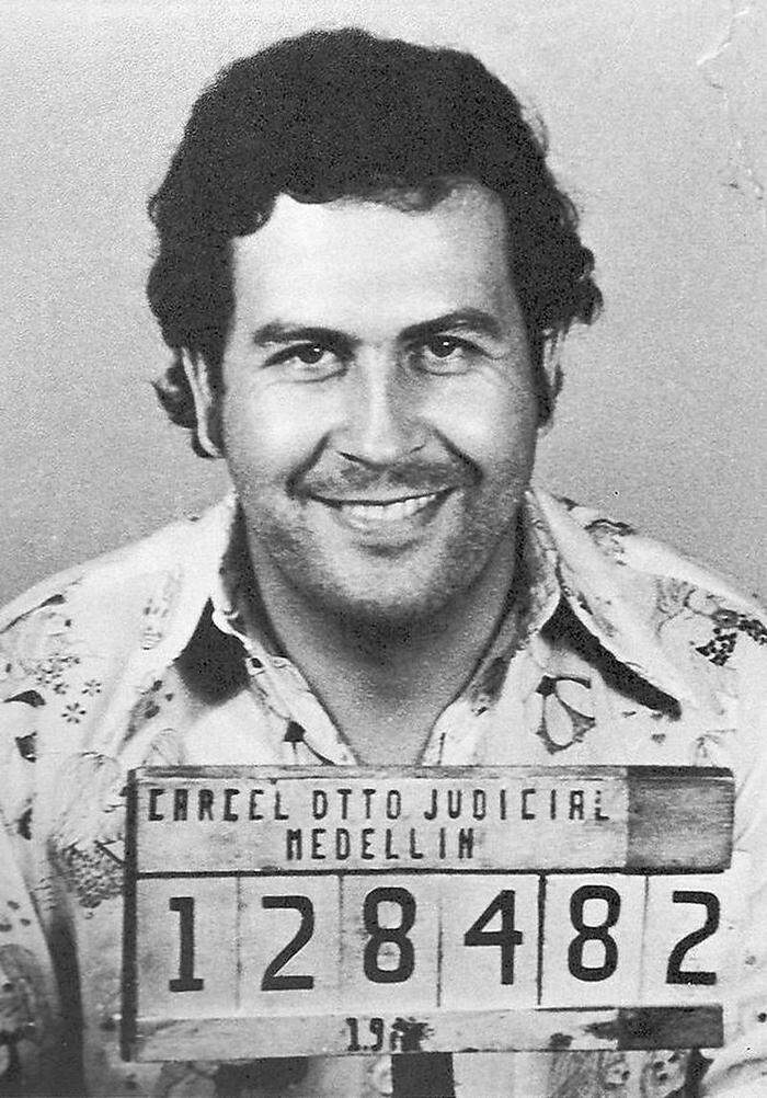 Pablo Escobar auf einem Polizeifoto von 1977