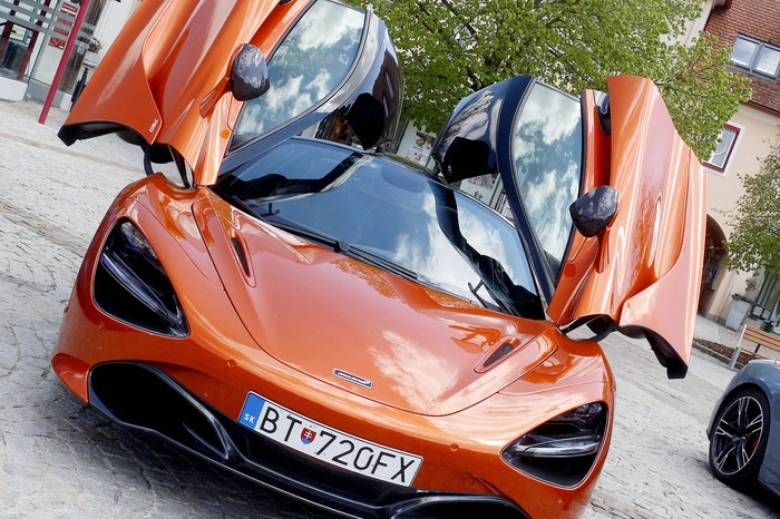 50 Boliden der Nobelmarken Ferrari, Maserati oder Lamborghini...