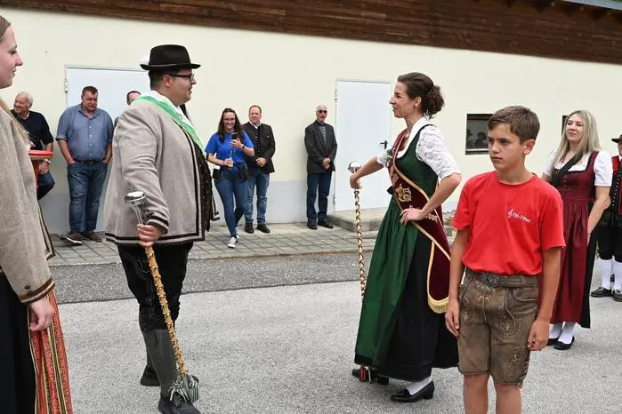 Nachdem jede Musikkapelle einzeln musikalisch eingezogen war, erfolgte die festliche Begrüßung durch Kapellmeister Wolfgang Thamer.