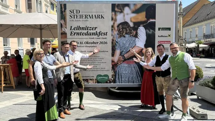 Stadtführung, Sponsoren und Partner präsentierten das Werbeplakat fürs Erntedankfest