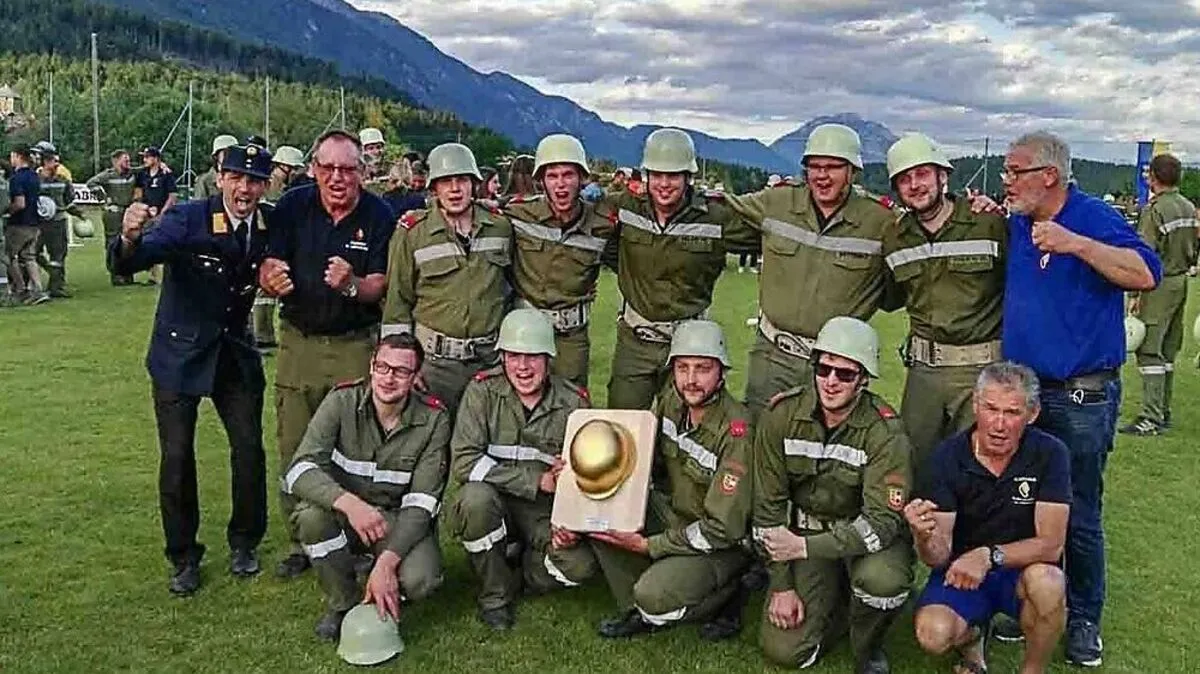 Goldener Helm in "Silber A" für die FF St. Margarethen ob Töllerberg