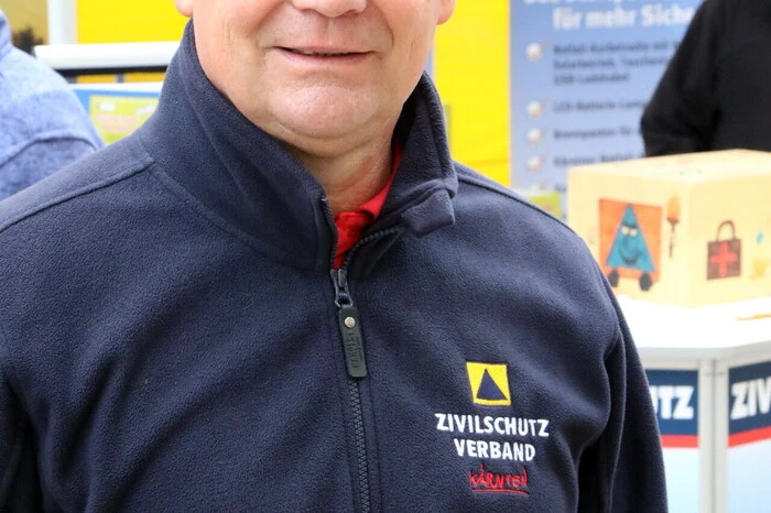 Zivilschutz-Bezirksleiter Horst Maier (Foto) konnte dazu unter anderen Zivilschutz-Präsident Rudolf Schober, Vizebürgermeisterin Silvia Radaelli, Dechant Rudolf Pacher, HLW-Schulleiterin Gerlinde Zergoi-Wagner sowie die ehemalige Landtagspräsidentin Susanne Kövari willkommen heißen. 