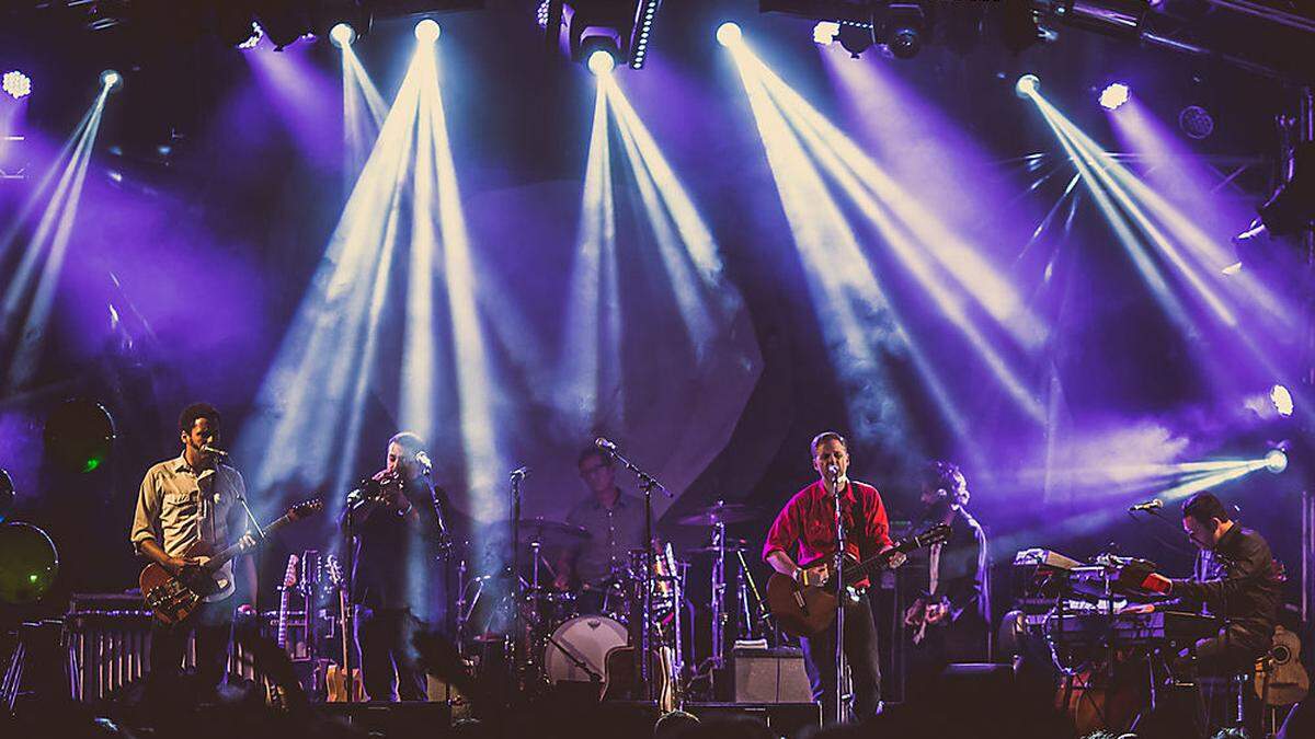 „Calexico“ beim ausverkauften „Acoustic Lakeside“-Festival