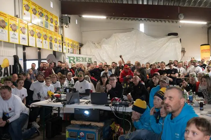 Hunderte Fans fieberten im Rüsthaus in Frauental an der Laßnitz mit der Weststeirerin mit.