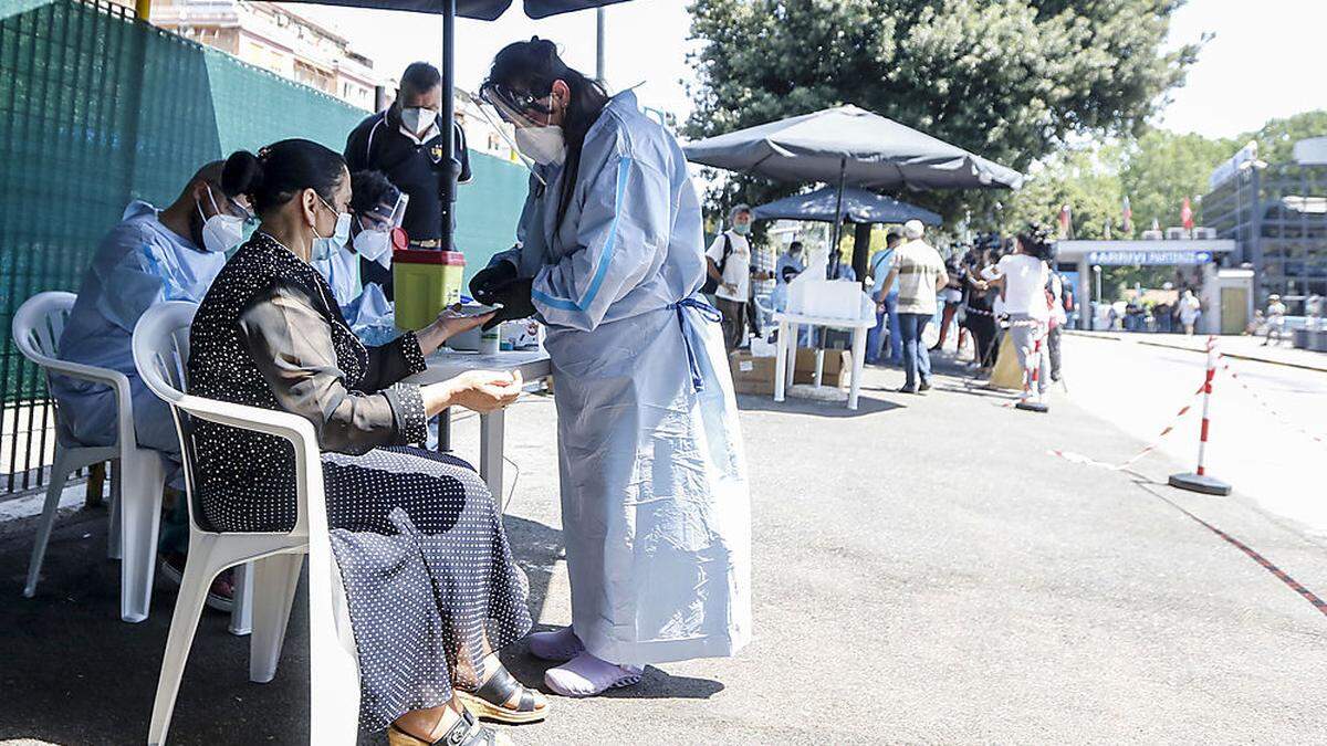 In Italien wächst derzeit die Sorge wegen Migranten, die aus Flüchtlingseinrichtungen ausbrechen, um sich nicht der zweiwöchigen Quarantäne zu unterziehen.