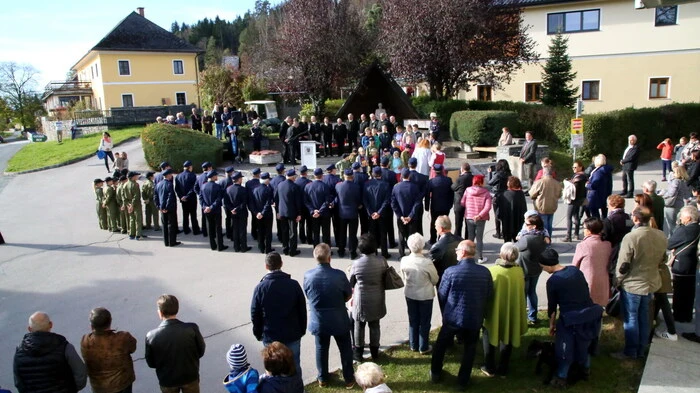 Alljährlich lädt die Gemeinde St. Georgen am Längsee Ende Oktober zu Ehren der Gefallenen der beiden Weltkriege zur Kriegerdenkmalfeier. 
