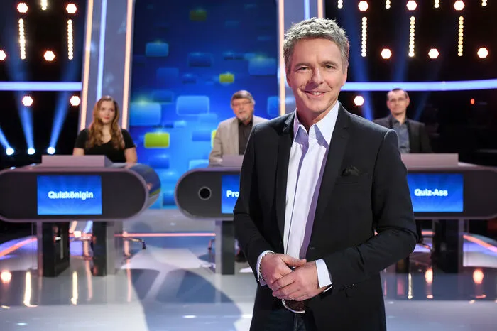 ARD, freitags, 18.50 UhrModus: Variante vom beliebten „Quizduell“: Promi-Team spielt gegen drei Experten.Quote: Auf 2,5 Millionen Seher pro Sendung kam Quizmaster Jörg Pilawa im letzten Jahr.