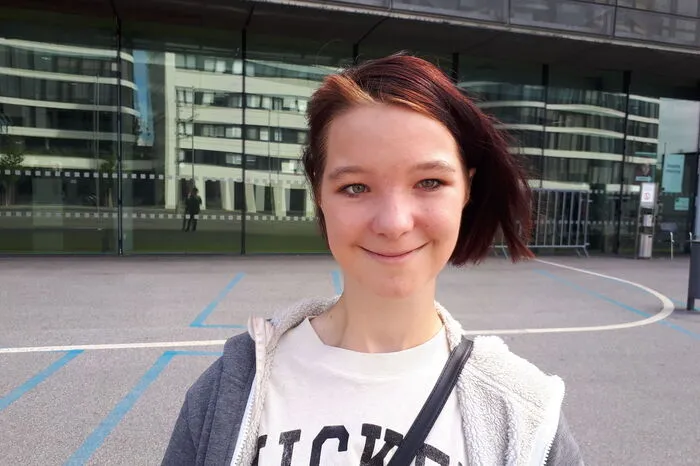 Chiara Volkmer, 18: "Die Lockerungen sind für mich zu früh. Ich werde jetzt noch nicht in die Clubs und Diskotheken gehen, obwohl ich es ein bisschen vermisse. Ich werde noch warten bis es sich noch weiter bessert."