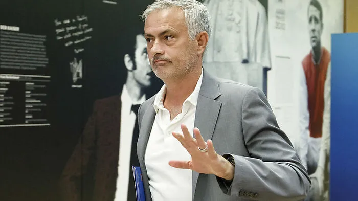 Jose Mourinho stolperte, stand aber schnell wieder auf 