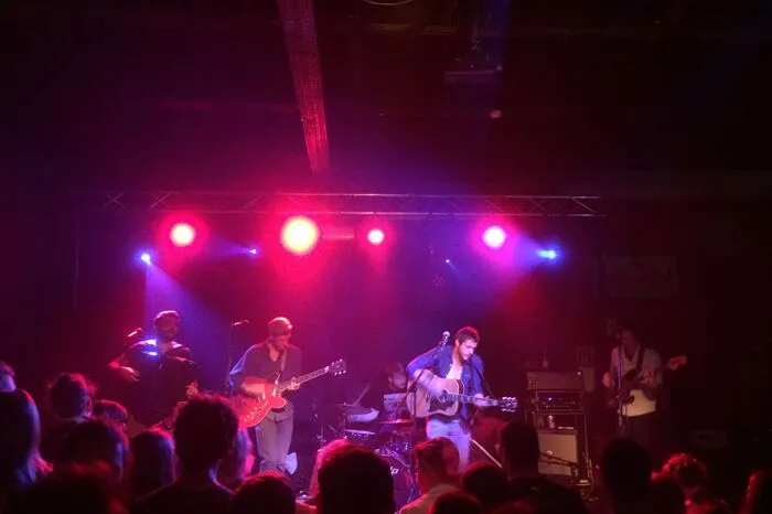 Granada. Der Grazer Musiker Thomas Petritsch rockt mit seiner Band derzeit Deutschland. Da spielt es dann Granada! 