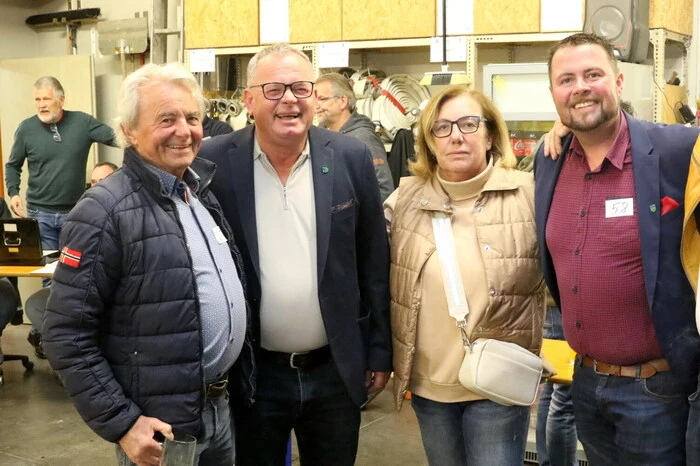 Im Rüsthaus gesichtet wurden unter anderen Bürgermeister Klaus Köchl (2. von links) mit seinem Stellvertreter Vizebürgermeister Martin „Mothe“ Weiss (rechts) , Tankstellenbetreiber Manfred Strebinger sowie die beiden Unternehmer Bruno Gössinger und Hans Brunner. 