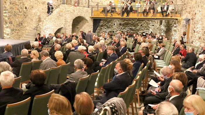 Sie sind in den großen Opernhäusern zuhause. Am Freitag begeisterten sie bei den Taggenbrunner Festspielen mit einem vielumjubelten Liederabend.