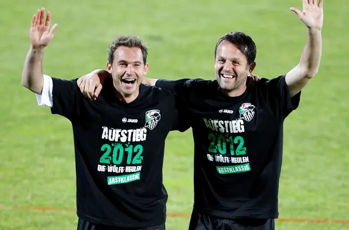 Nach dem Aufstieg in die Fußball-Bundesliga 2012: Gernot Messner mit Hannes Jochum 
