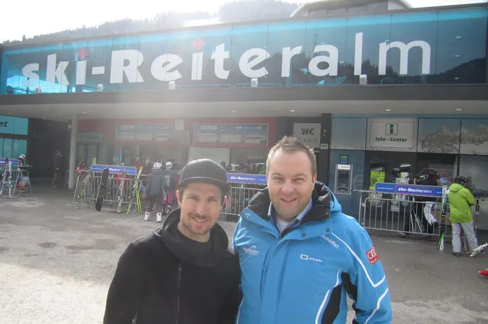 . . . Reiteralm-Boss Daniel Berchthaller holte sich ebenfalls ein Foto mit Österreichs WM-Held Hirscher...