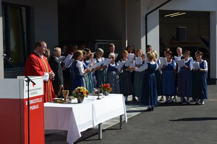 Die stimmungsvolle, von Pater Gerwig Romirer zelebrierte Messe wurde sehr gefühlvoll von der Sängerrunde Pöllau umrahmt