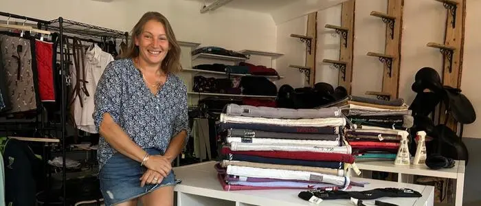 Bettina Pražnikar eröffnete im alten Straßer Postamt „Bettis Kleidergalopp“