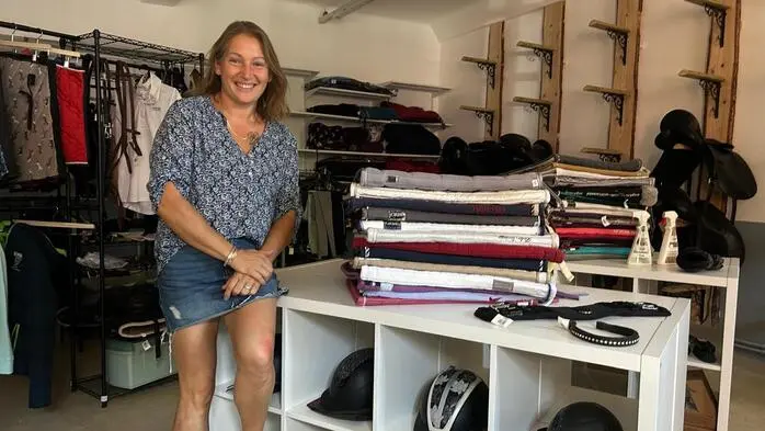 Bettina Pražnikar eröffnete im alten Straßer Postamt „Bettis Kleidergalopp“