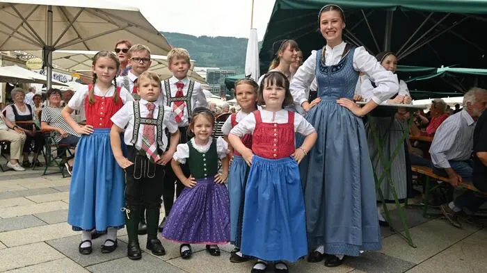 Mit einem großen Jubiläumsfest lockten der Obersteirische Trachtenverband und der Landestrachtenverband viele Brauchtumsfreunde am Wochenende auf den Leobener Hauptplatz und zum „Dirndl trifft Lederhose“-Ball in den Live Congress Leoben. 
